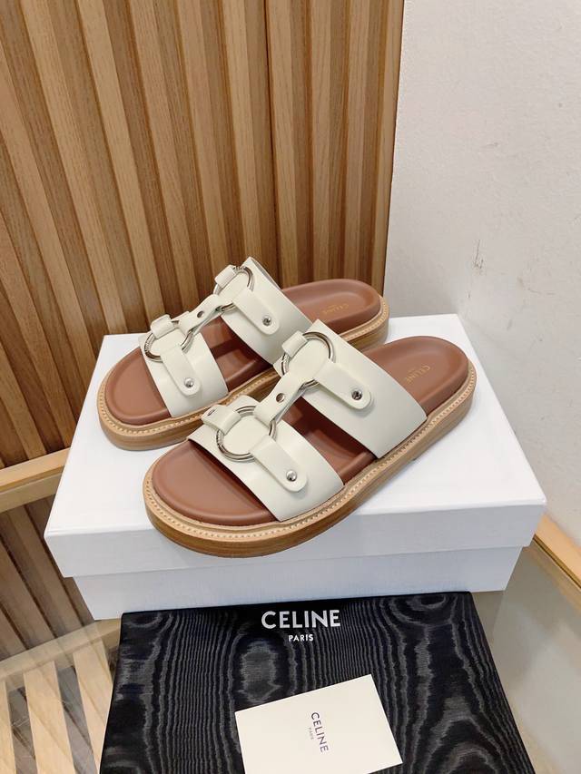 celine 赛琳 春夏新款懒人拖鞋 这一季的赛琳又让我重新爱了它一次 超级爆火的一款拖鞋 自带增高效果 近期重点之一 简约的设计搭配经典的Logo作为点缀整体