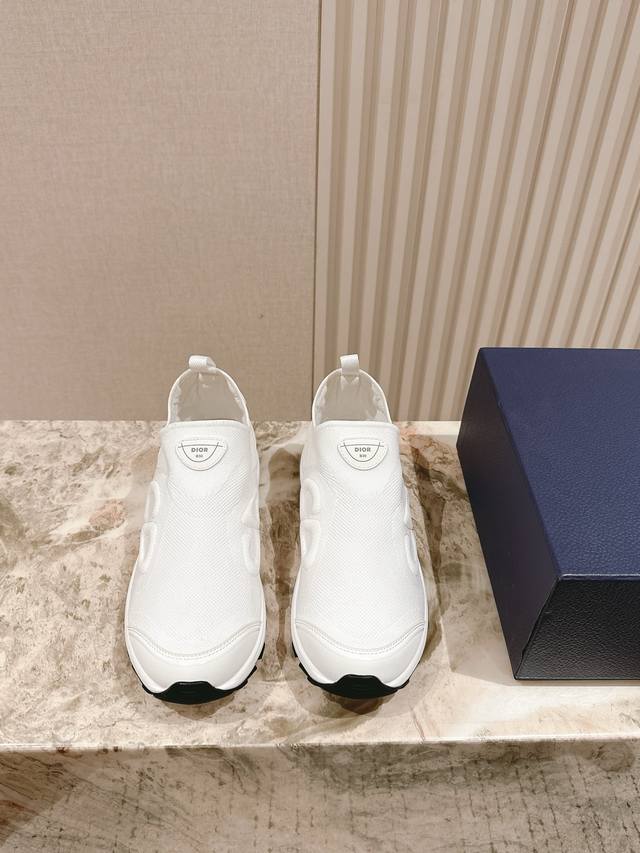 男款 225 # 迪奥 Dior Chrono新款休闲弹力莱卡针织运动鞋 再次演绎了迪奥酷时尚的理念 幸运星为你加持好运 全新的Eva鞋底超轻超软 size 男