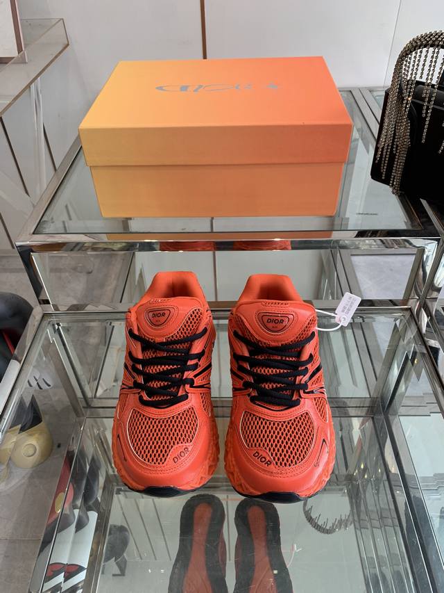 Dior X Kaws迪奥 联名款B35胶囊情侣款 系列 镂空 网面 原版购入开发 做货 这款名为B35 Nxt 的新款运动鞋 采用了 3D打印技术制成镂空式鞋