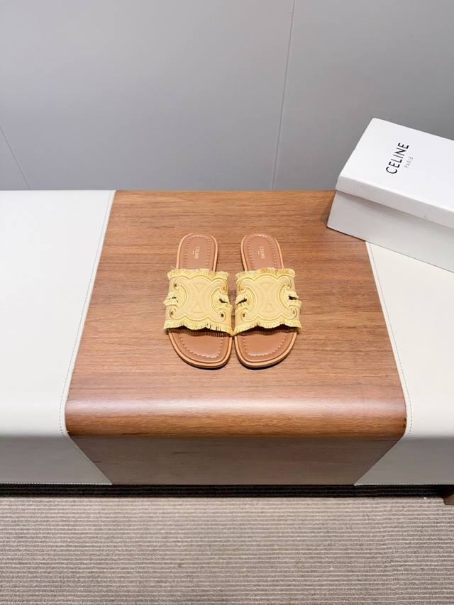 Celin-塞琳 25Ss 春夏新款拖鞋 凯旋门英伦风平底微标拖鞋 简约大气时髦 耐看不过时 是时尚圈永不退潮的经典所在，复古的英伦风格，让你穿出不一样的气质