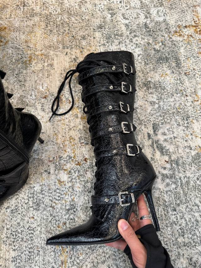 新品上架 ★面料 爆裂纹牛皮 内里 牛皮 鞋底 牛皮大底 优雅风格 创造不一样的感觉 跟高10 Cm 专柜包装 简约气质款式！ Show Bdetails ⊿：